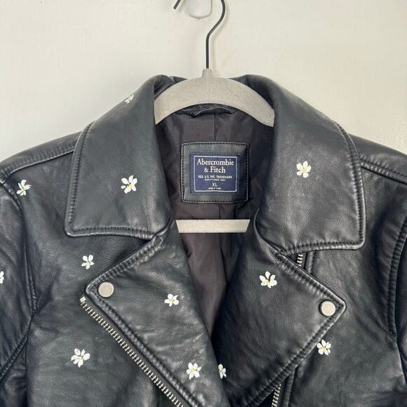 Abercrombie & Fitch Faux Leather Daisy Painted Black Moto Jacket Floral Unique - Picture 3 of 14